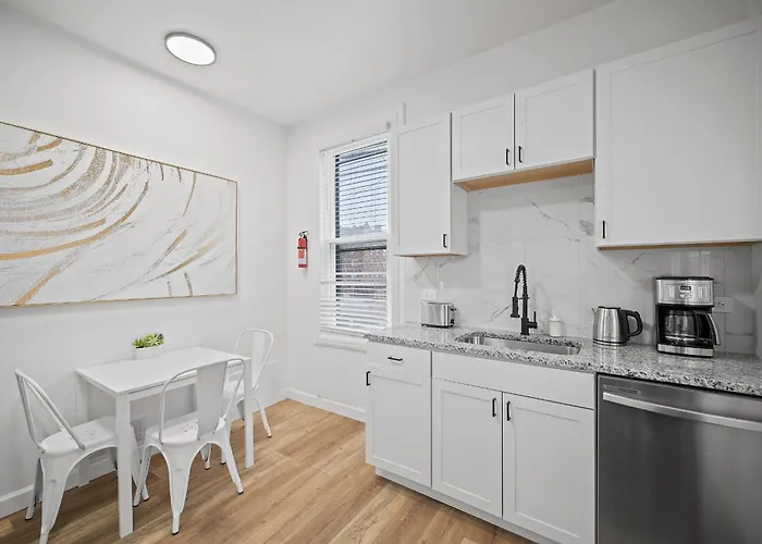 Shadyside, !a Modern And Bright Private Bedroom With Shared Bathroom Homestay *