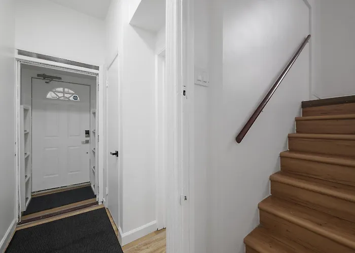 Shadyside, !a Modern And Bright Private Bedroom With Shared Bathroom Homestay *
