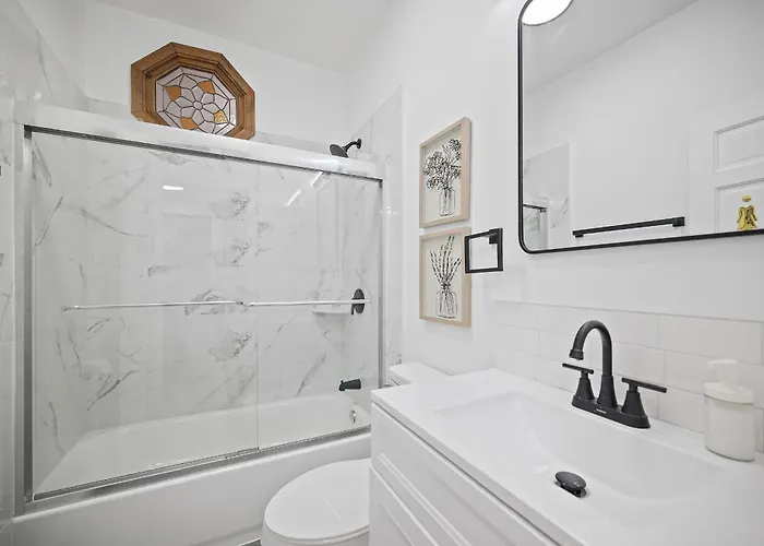 Homestay Shadyside, !a Modern And Bright Private Bedroom With Shared Bathroom