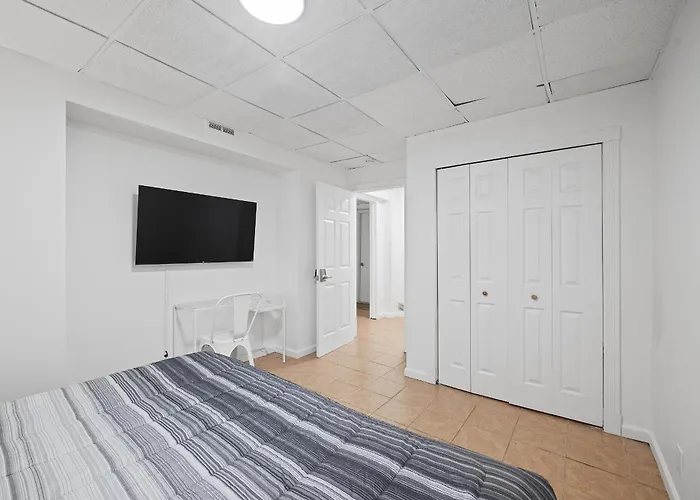 Shadyside, !a Modern And Bright Private Bedroom With Shared Bathroom Homestay